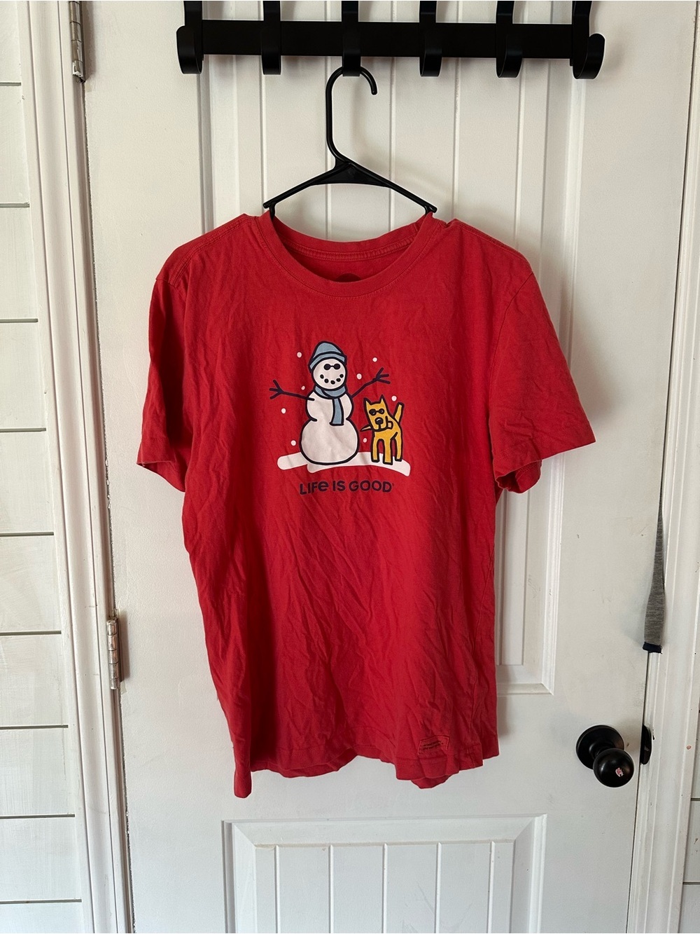 Life Is Good Red Snowman & Cat Holiday Tee